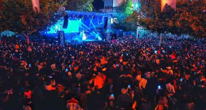 Denizli Büyükşehir cumhuriyet coşkusunu Nil Karaibrahimgil ile yaşattı