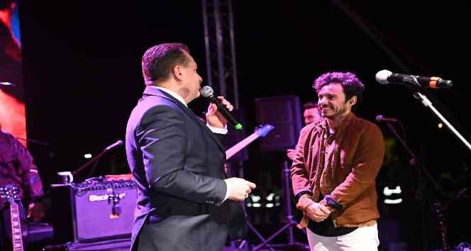 İsmail Özkan ve Buray Balıkesirlileri coşturdu