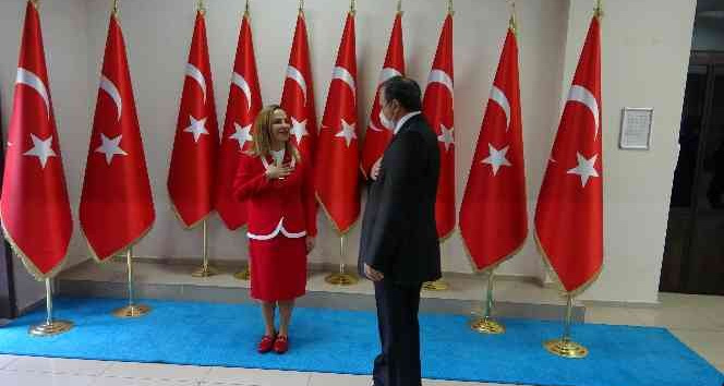 Yüzlerce Uşaklı, Cumhuriyet Yürüyüşünde buluştu