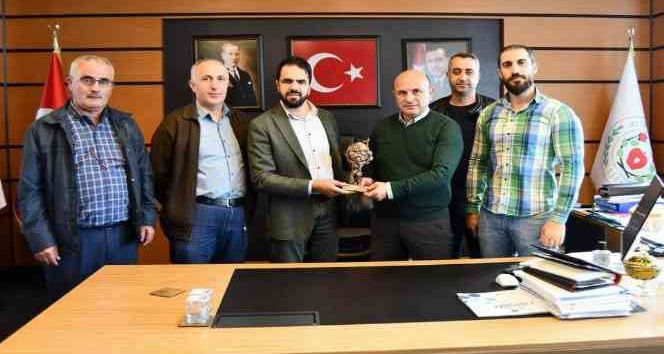 Sağlıkçılardan doktor başkana ziyaret