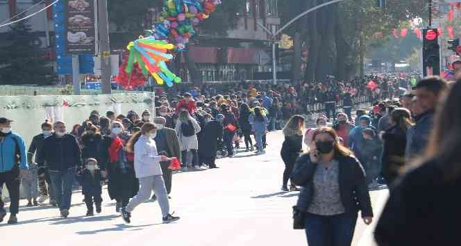 Edirne’de son yılların en kalabalık 29 Ekim kutlaması yaşandı