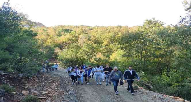 Manyaslı gençlerden doğa yürüyüşü