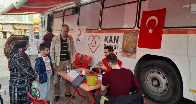 Cumhuriyet Bayramında kan bağışına yoğun ilgi