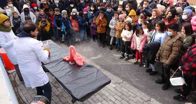 Çocuklar için tasarlanan sokak açıldı