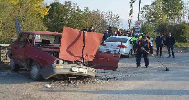 Tokat’ta iki otomobil çarpıştı: 5 yaralı