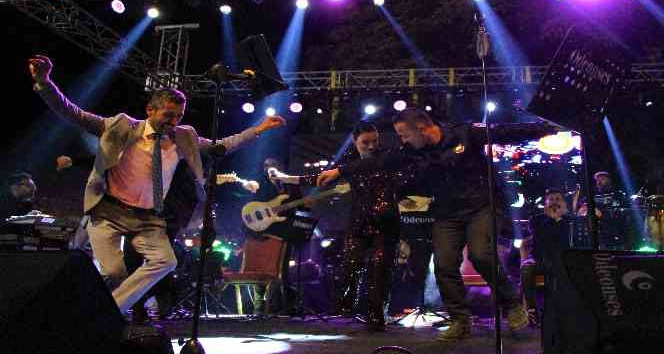 Sevcan Orhan’a sahnede ‘maşallah’ dedirten belediyeci