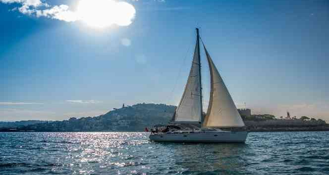 Kuşadası’nda 110 yelkenci Cumhuriyet için yelken bastı