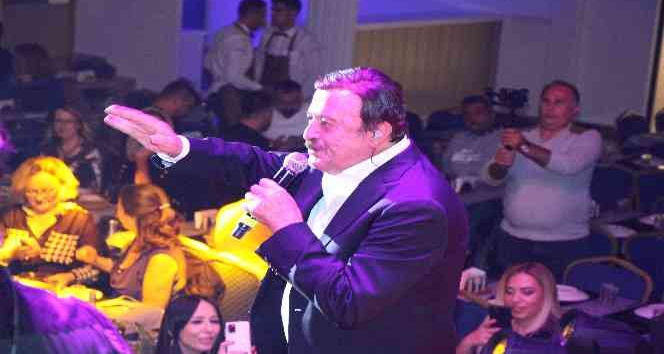 Selami Şahin Kuşadası’nda sahne aldı