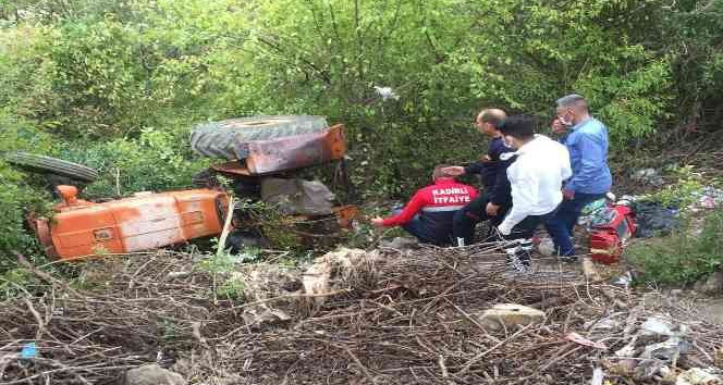 Devrilen traktörün altında kalan sürücü hayatını kaybetti