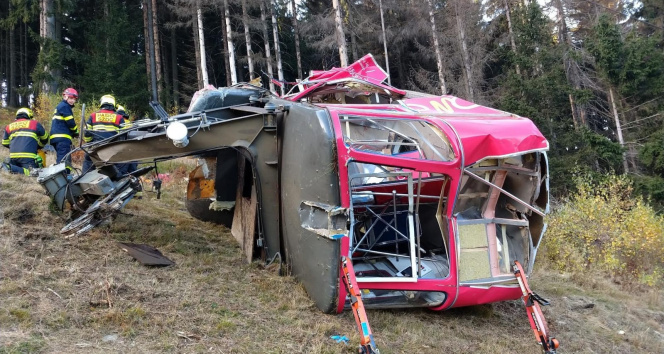 Çekyada teleferik kabini 30 metreden yere çakıldı: 1 ölü