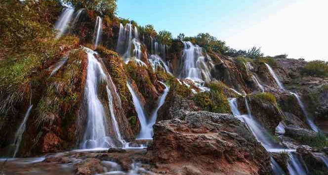 Girlevik Şelalesi her mevsim ziyaretçilerini ağırlıyor