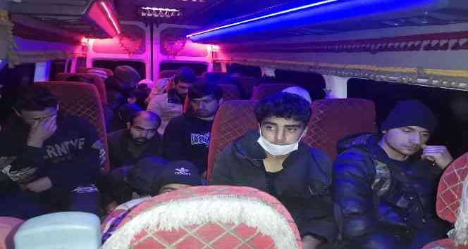 Bitlis’te 64 kaçak göçmen yakalandı