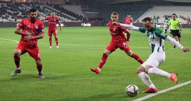 Süper Lig: GZT Giresunspor: 0 - Fraport Tav Antalyaspor: 1 (İlk yarı)
