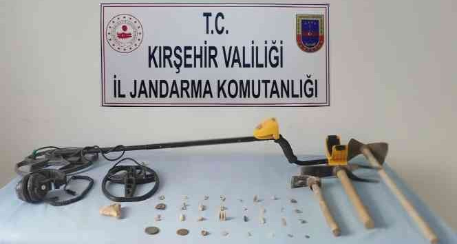 Kazı yaparken suçüstü yakalandı