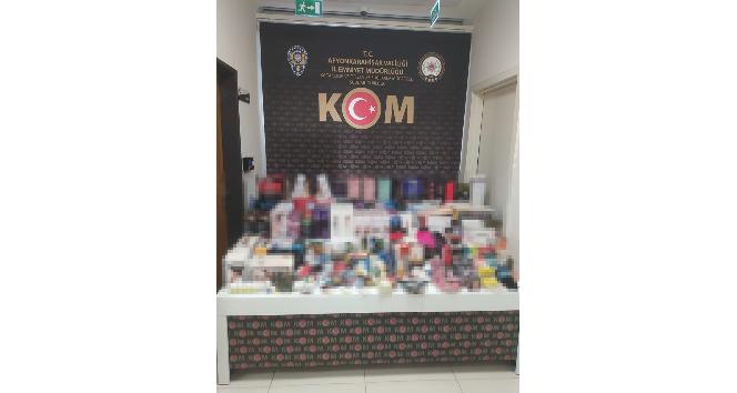 Polisten gümrük kaçağı ürün satan sex shop dükkanına baskın İhlas  