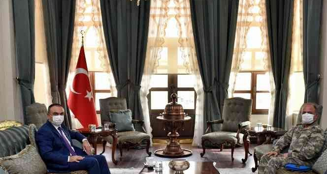 Tuğgeneral Oruçoğlu, Vali Soytürk ile bir araya geldi
