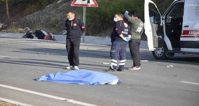 Burdur’da hurda arabası takılı motosiklet otomobille çarpıştı: 1 ölü