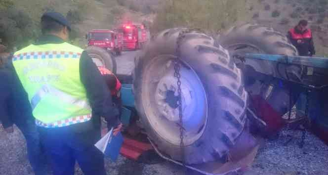 Aydın’da traktör devrildi: 1’i ağır 3 yaralı