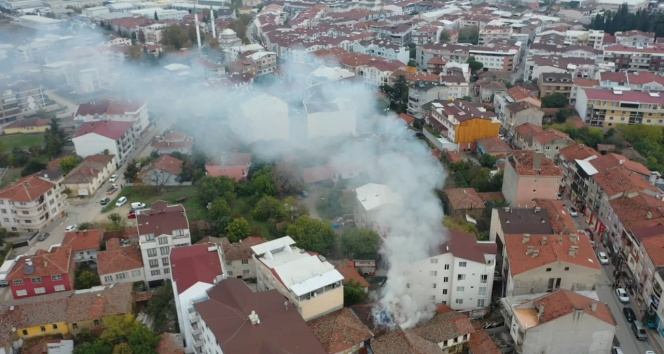 Tarihi ev yangını drone ile açıktan görüntülendi