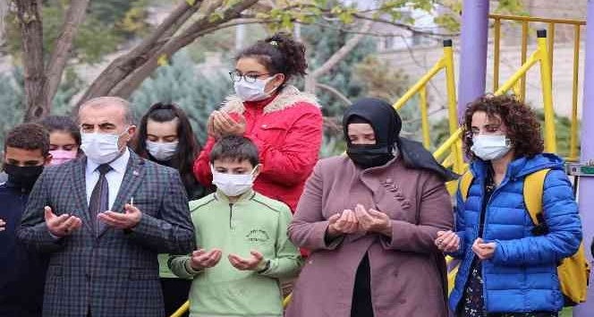 Caner öğretmenin ismi parkta yaşayacak