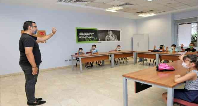 Küçükçekmece’de ücretsiz sanat ve meslek edindirme kurslarında yeni dönem başladı