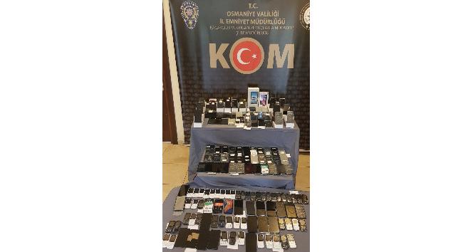 Osmaniye’de 159 adet gümrük kaçağı cep telefonu ele geçirildi