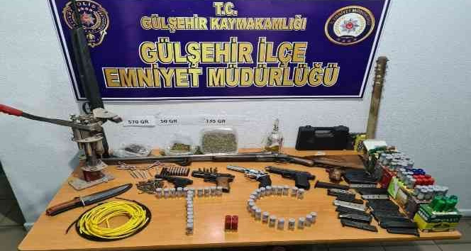 Ev değil cephanelik