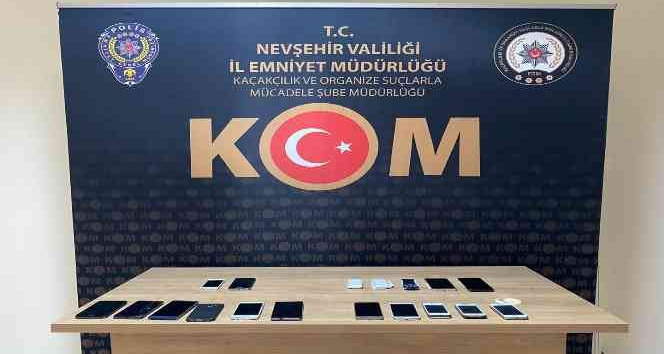 Nevşehir’de eş zamanlı kaçak cep telefonu operasyonu