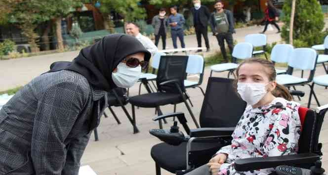 Mardin’de engelli vatandaşlara 28 adet akülü sandalye dağıtıldı