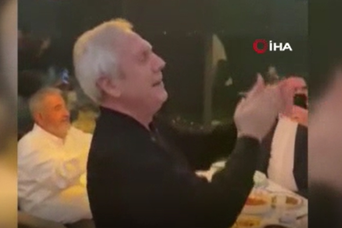 Aziz Yıldırım doğum gününde restoranda dans etti, şarkı söyledi