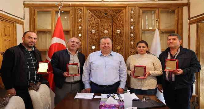 Ramazan’dan Gıda Bankası çalışanlarına plaket