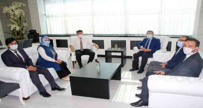 Üniversite Dayanışma Derneği Yönetimi, Rektör Karacoşkun’la bir araya geldi