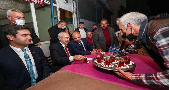 Kılıçdaroğlu, Kırıkkale’de vatandaşlarla çay içti