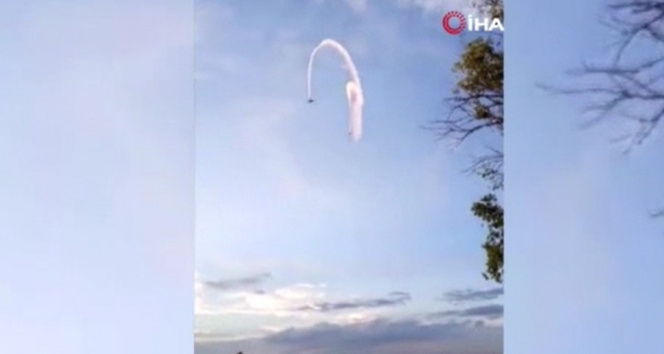Arjantinde gösteri yapan akrobasi uçağı düştü: 3 yaralı