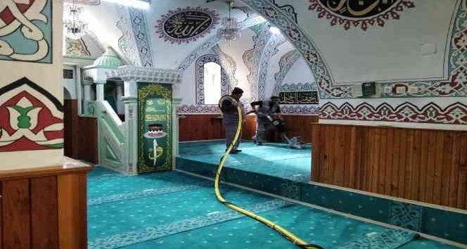 Kilis’te camiler pırıl pırıl oluyor