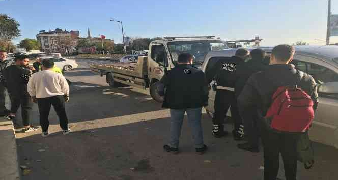 Kendisini durduran polise mukavemet gösteren sürücü gözaltına alındı