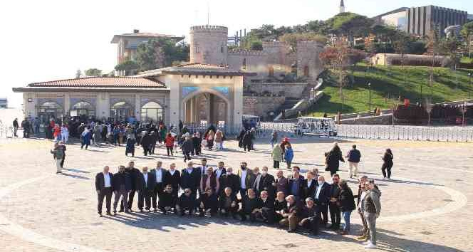 İstanbullular Üsküdar’dan Demokrasi ve Özgürlükler Adası’na tarihi yolculuğa çıktı