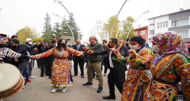 İnce: "Biz ilkeli bir siyasetten yanayız, Diyarbakır’a gidip özerklik konuşup, Yozgat’ta Kandil bombacısı olamayız"