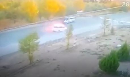 Otomobil ile kafa kafaya çarpışan motosiklet sürücüsü hayatını kaybetti