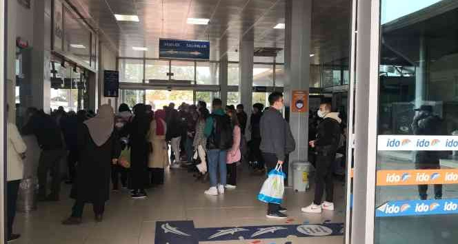 Yoğun sis vapur seferlerini durdurdu