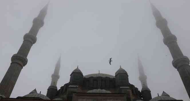 Edirne’de etkili olan sis hayatı olumsuz etkiliyor