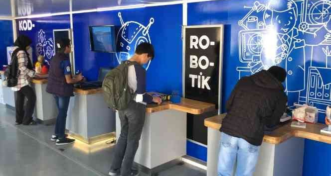 Çocuklar teknoloji tırı ile buluştu