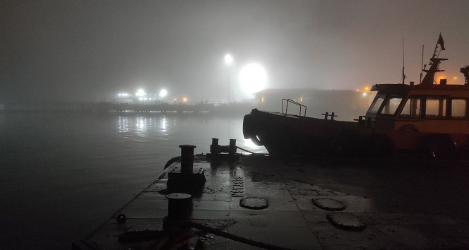Çanakkale Boğazı yoğun sis nedeniyle gemi trafiğine kapandı
