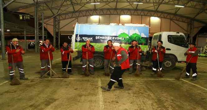 Temizlik işçisinden Michael Jackson şov