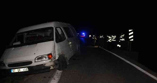 Kilis’te ambulans ile minibüs kaza yaptı