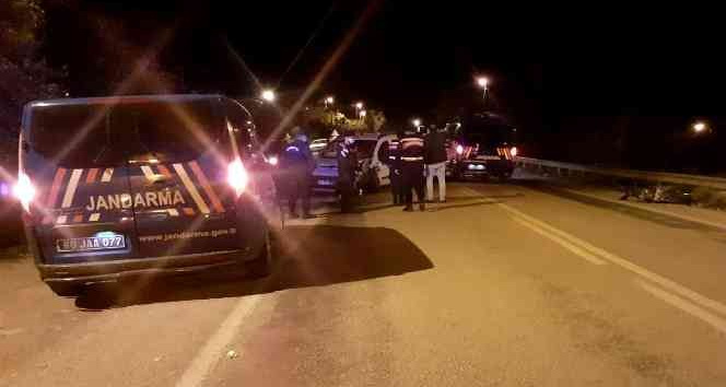 Hafif ticari araçla motosiklet kafa kafaya çarpıştı: 1 ölü