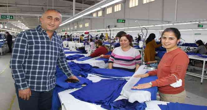 Tekstilci ‘Şener Şen’den çalışanlarına istek şarkılar