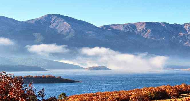 Kahramanmaraş’ta Adatepe Barajı sise büründü