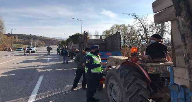 Jandarmadan "Güvenli Trafik Bi Hareketine Bakar" semineri