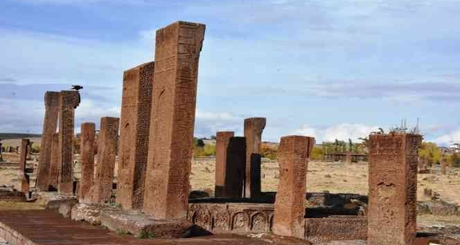 Ahlat’taki Selçuklu Mezarlığında 30 çocuk mezarı bulundu